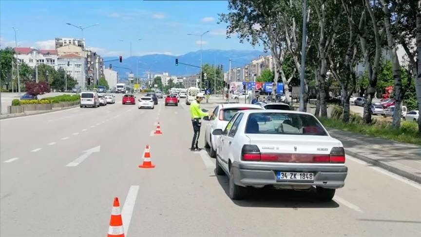 Trafik kurallarını ihlal edenlere ceza yağdı! 416 binden fazla araç 1